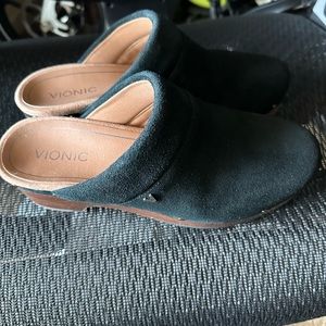Vionic black suede clogs